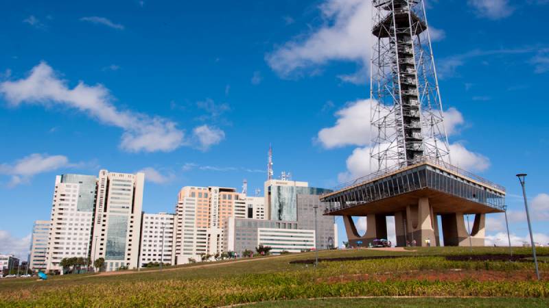 Roteiro turístico em Brasília: Torre de TV, feirinha e estádio Mané Garrincha